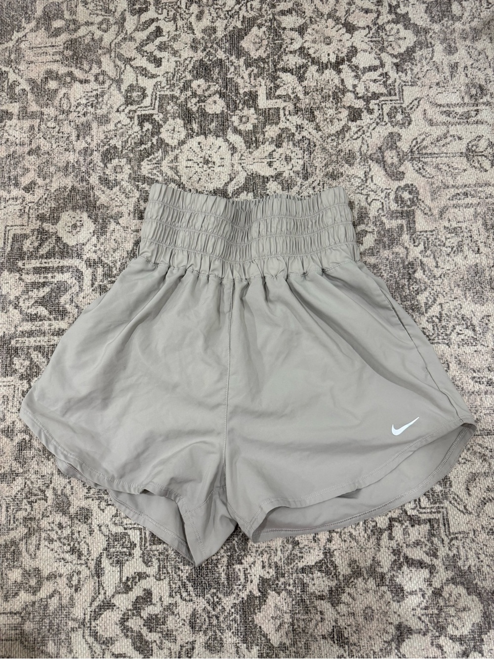 Nike Women's High-Waist Athletic Shorts in Light Gray-Size small